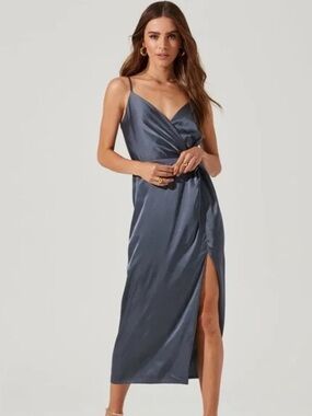 ASTR The Label Twist Front
Satin Midi Dress Slate Blue/Gray size small